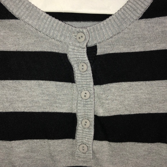 Black and grey striped long sleeve shirt. - Picture 5 of 6